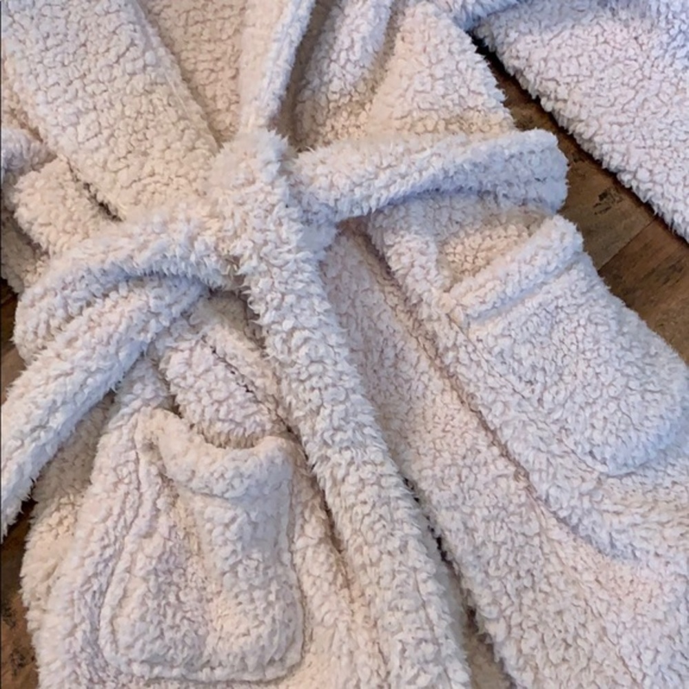 Pottery barn bathrobe! - Picture 2 of 7